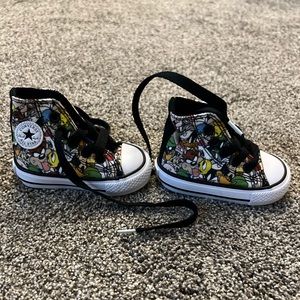 Brand New Baby Looney Tunes Converse Size 2